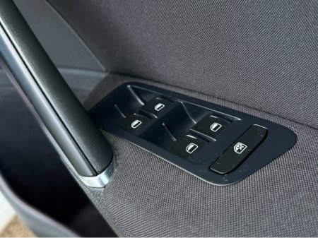 2013 Volkswagen Golf - thumbnail 13