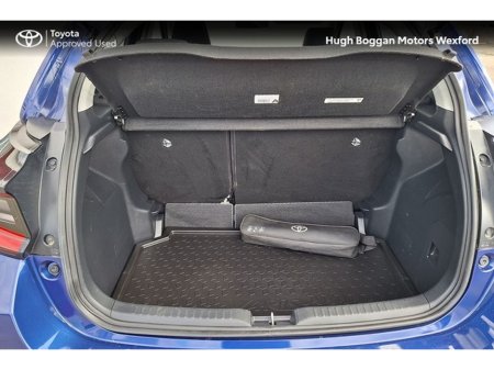 2023 Toyota Yaris HYBRID LUNA, VERY LOW MILEAGE! €23,995 thumbnail