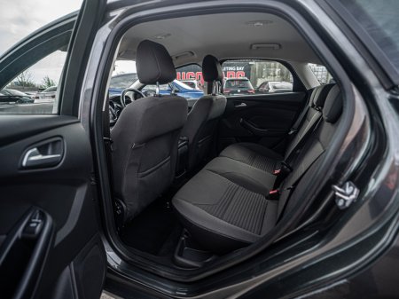 2016 Ford Focus - thumbnail 33