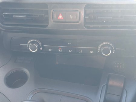 2022 Vauxhall Combo - thumbnail 23