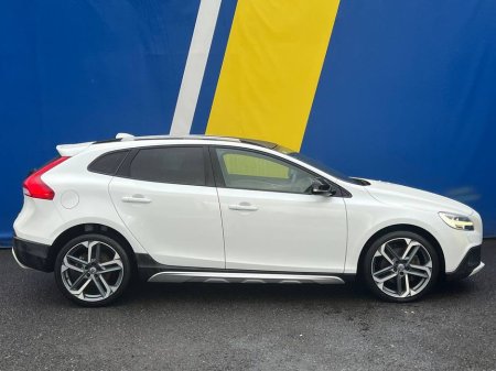 2018 Volvo V40 D4 CROSSCOUNTRY 2.0D // PAN ROOF // DIGITAL CLUSTER // ADAPTIVE CRUISE CONTROL €17,900