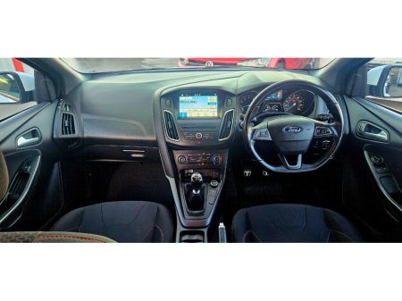 2018 Ford Focus - thumbnail 25