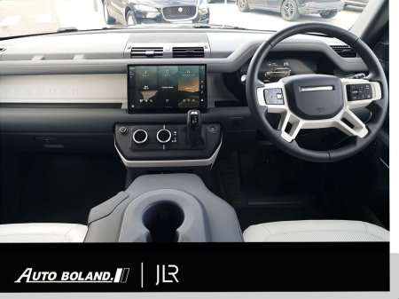 2025 Land Rover Defender - view 4
