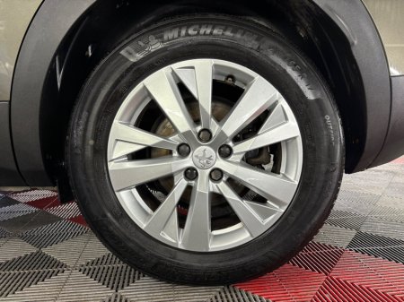 2020 Peugeot 3008 1.2 PureTech 130bhp Active €19,950 thumbnail