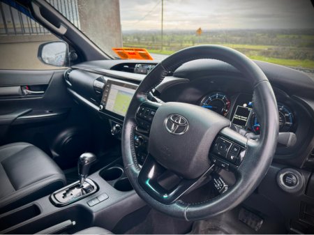 2022 Toyota Hilux INVINCIBLE X!! 2.8!! thumbnail
