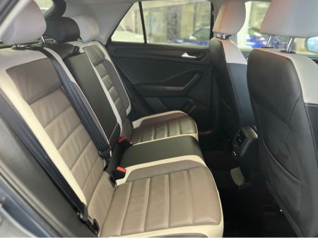 2022 Volkswagen T-Roc DESIGN SPORT 1.0 TSI 110HP €19,900 thumbnail