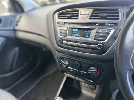 2017 Hyundai i20 - thumbnail 21