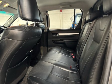 2022 Toyota Hilux 2.4 SR5 DOUBLE CAB 4DR €33,995 thumbnail