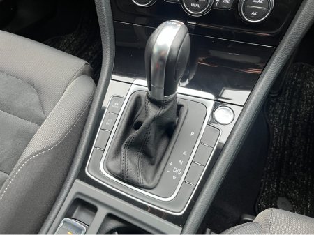 2019 Volkswagen Golf HIGHLINE AUTOMATIC 1.4 PETROL //REVERSE CAMERA//ADAPTIVE CRUISE CONTROL//KEYLESS ENTRY//BLIND SPOT WARNING// €18,950 thumbnail