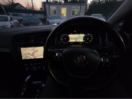 2017 Volkswagen Golf ( 172 REG ) HIGHLINE 1.4 MK7.5 SAT NAV PACK - VIRTUAL CLOCKS -REVERSE CAMERA - NAVIGATION - CARPLAY - ANDROID AUTO- BLIND SPOT REAR TRAFFIC ASSIST - DISCOVER PRO €17,950 thumbnail