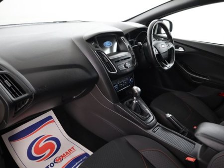 2017 Ford Focus - thumbnail 14