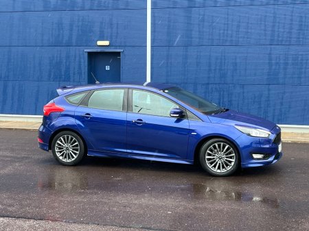 2017 Ford Focus - thumbnail 4