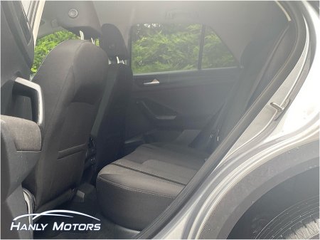 2023 Volkswagen T-Roc LIFE 2.0 TDI MANUAL 6SPEED FWD 116HP 5 €30,950 thumbnail