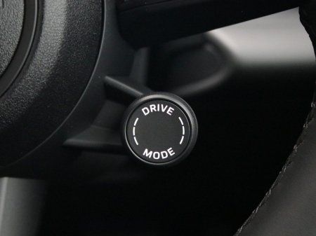 2025 Porsche Macan Electric €88,000 thumbnail