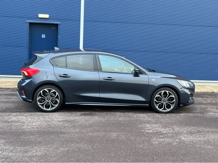 2020 Ford Focus - thumbnail 3