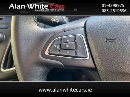 2016 Ford Focus - thumbnail 23