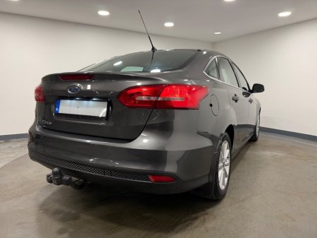 2017 Ford Focus - thumbnail 9