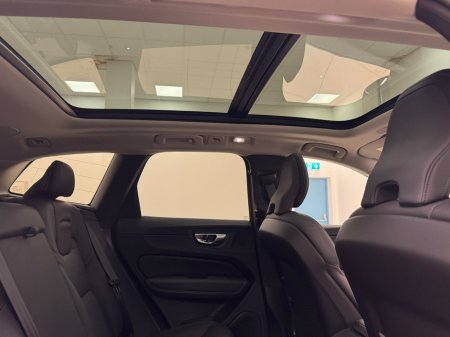 2025 Volvo XC60 T6 AWD PHEV Plus Dark €66,000 thumbnail