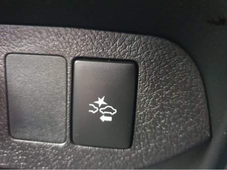 2018 Toyota Yaris - thumbnail 26