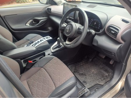 2023 Toyota Yaris - thumbnail 4