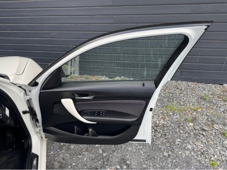 2015 BMW 1 Series 116i AUTO 5DR €11,995 thumbnail