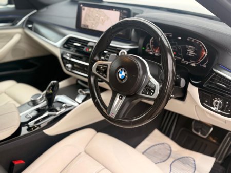 2022 BMW 5 Series - thumbnail 37