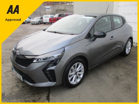 2025 Renault Clio EVOLUTION  WITH ONLY 6105KMS HIGH SPEC WITH SAT NAV AND REAR PARKING SENSORS FULLY SERVICED AND READY TO GO €25,950 thumbnail