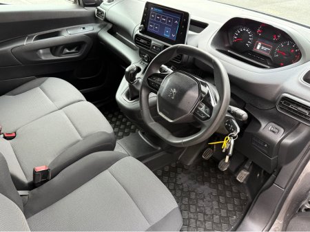 2019 Peugeot Partner PROF PLUS 1.6 HDI FSH €11,950 thumbnail