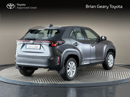 2023 Toyota Yaris Cross HYBRID LUNA €26,950 thumbnail