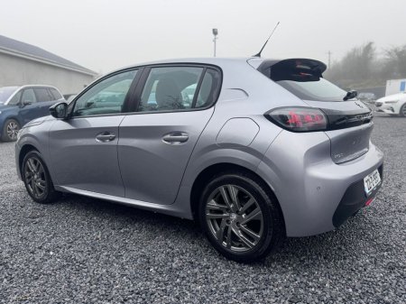 2022 Peugeot 208 - thumbnail 5