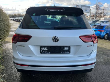 2018 Volkswagen Tiguan R-LINE 4 MOTION AUTOMATIC 2.0 DIESEL //HIGH SPEC//FULL LEATHER HEATED FRONT AND REAR SEATS//360 PARKING CAMERAS//ADAPTIVE CRUISE CONTROL// €27,950 thumbnail