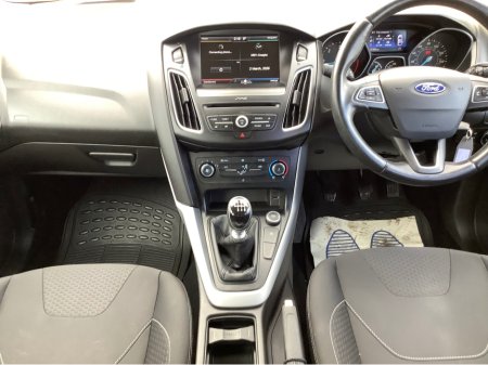 2016 Ford Focus - view 3