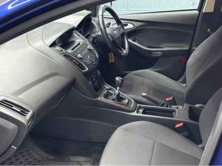 2018 Ford Focus - thumbnail 12