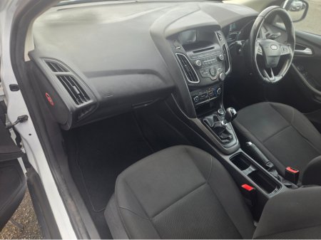 2015 Ford Focus - thumbnail 4