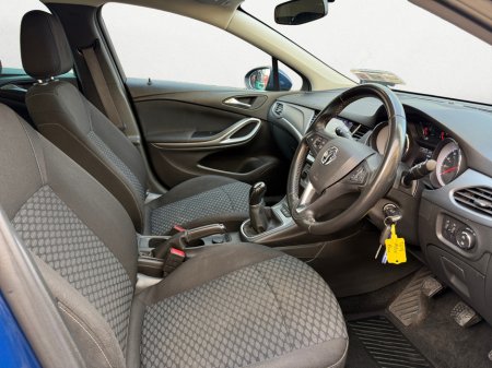 2018 Vauxhall Astra - thumbnail 5