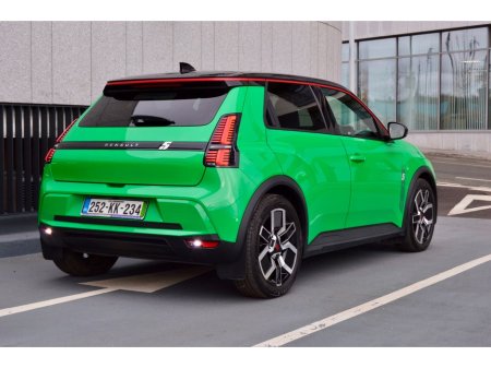 2025 Renault 5 Techno 52kWh 150hp, 2 Tone Roof €31,950