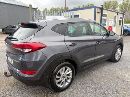 2018 Hyundai Tucson - view 3