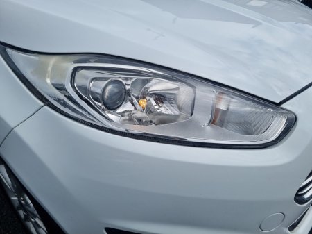 2015 Ford Fiesta - thumbnail 10