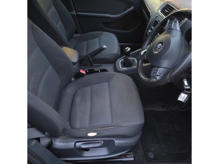 2014 Volkswagen Jetta 1.6 TDI COMFORTLINE €9,495 thumbnail