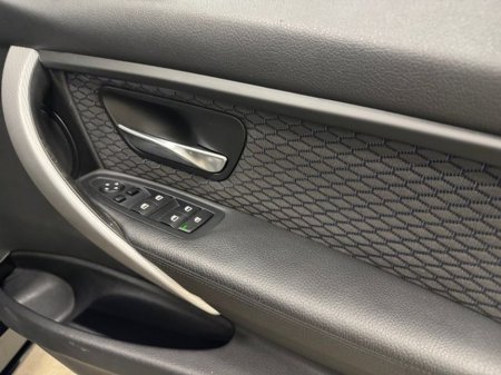 2015 BMW 3 Series - thumbnail 12