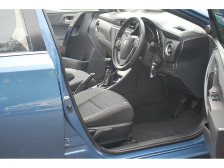 2016 Toyota Auris - thumbnail 10