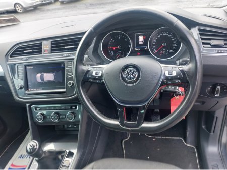 2017 Volkswagen Tiguan - thumbnail 3