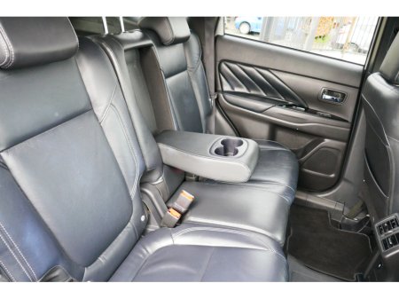 2020 Mitsubishi Outlander 2.4 DYNAMICS PHEV 221 €23,500 thumbnail