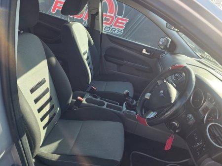 2011 Ford Focus - thumbnail 8