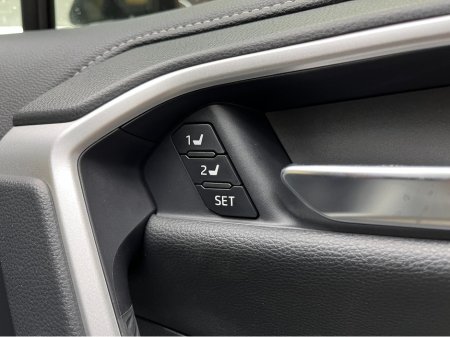 2025 Toyota Rav4 - thumbnail 13