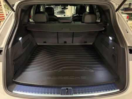 2025 Porsche Cayenne 3.0 V6 E-HYBRID=LOW MILES//HUGE SPEC//AS NEW=2 YEAR WARRANTY=TAILORED FINANCE PACKAGES AVAILABLE=TRADE IN'S WELCOME €114,995 thumbnail