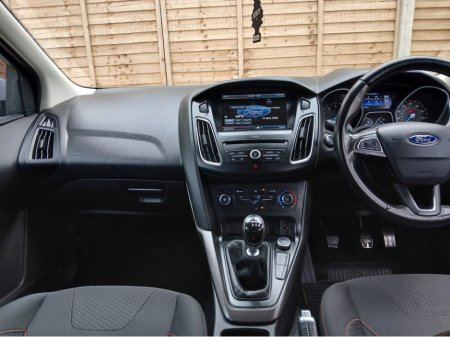 2016 Ford Focus - view 4