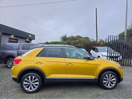2018 Volkswagen T-Roc DESIGN 1.0 TSI MANUAL 6SPEED FWD 115HP 5DR €18,950 thumbnail