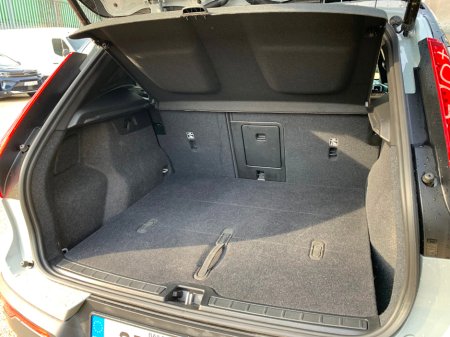 2025 Volvo EX40 - thumbnail 13