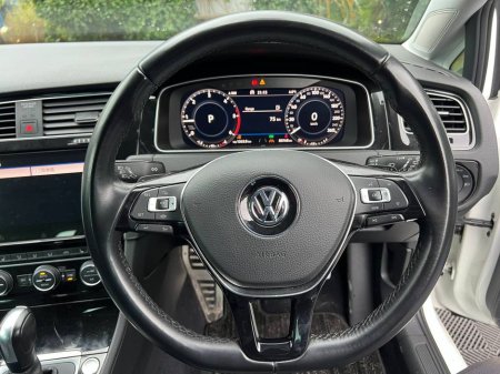 2020 Volkswagen Golf HIGHLINE 2.0 TDI // LEATHER HEATED SEATS // DIGITAL CLUSTER // LANE ASSIST €23,900 thumbnail
